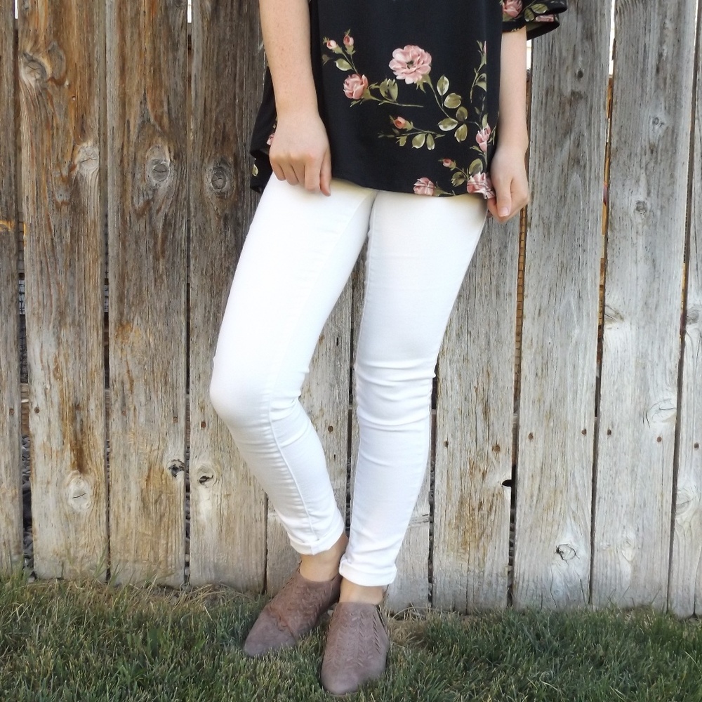 Mossimo White Super Stretch Skinny Jean